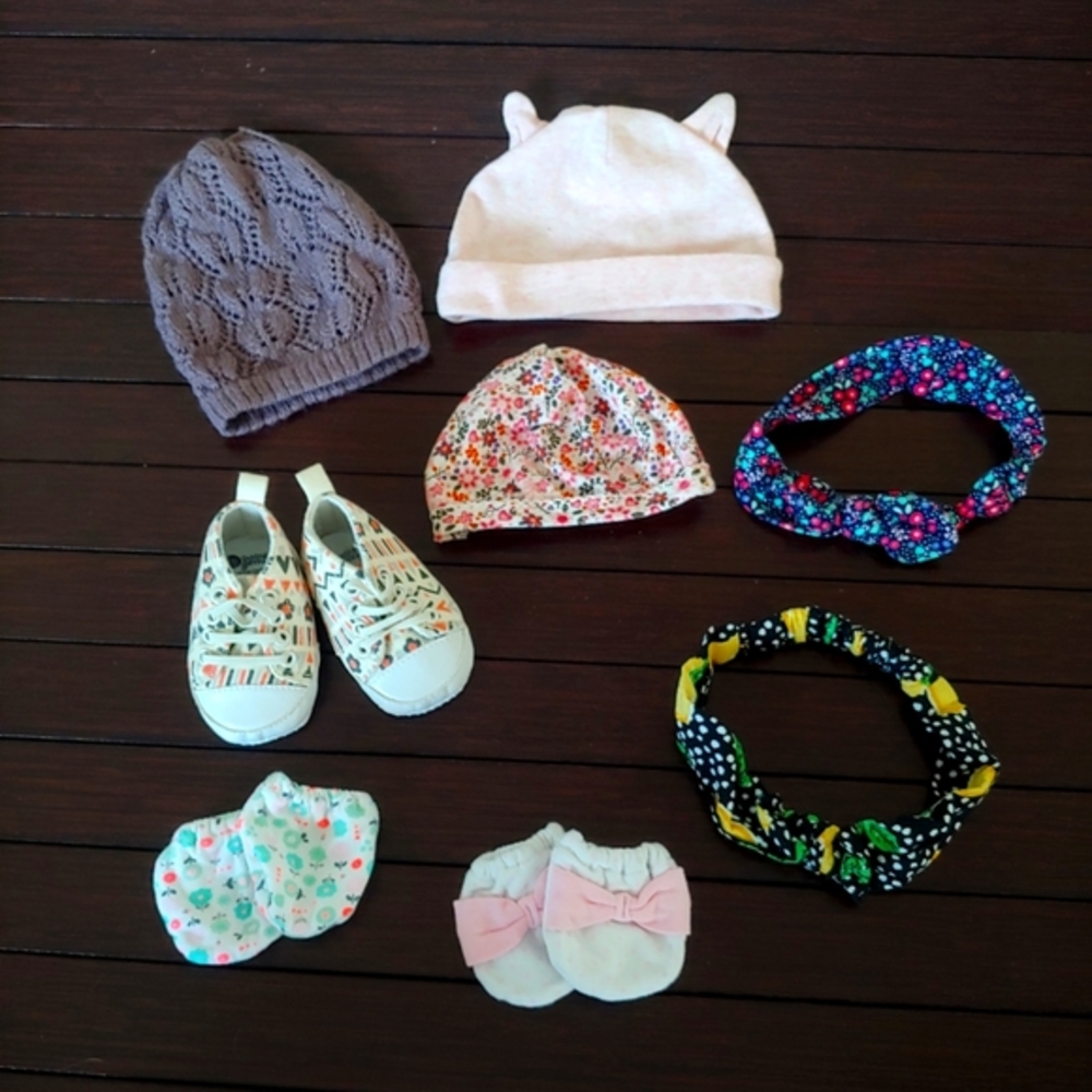 8 Piece Accesory Bundle, Size 0-6 Months